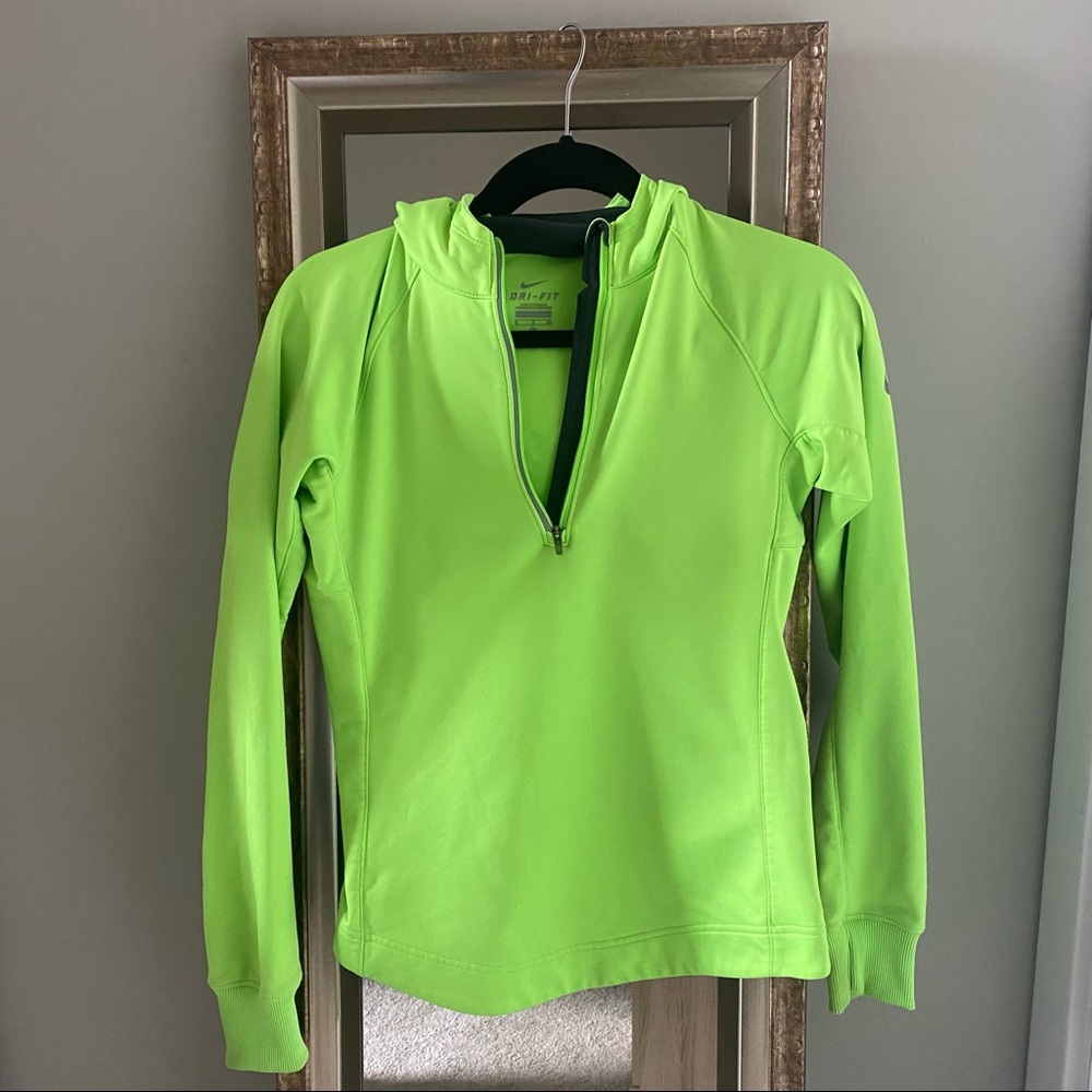 ✨HOST PICK✨ Nike dri-fit quarter zip with thumb holes and hood